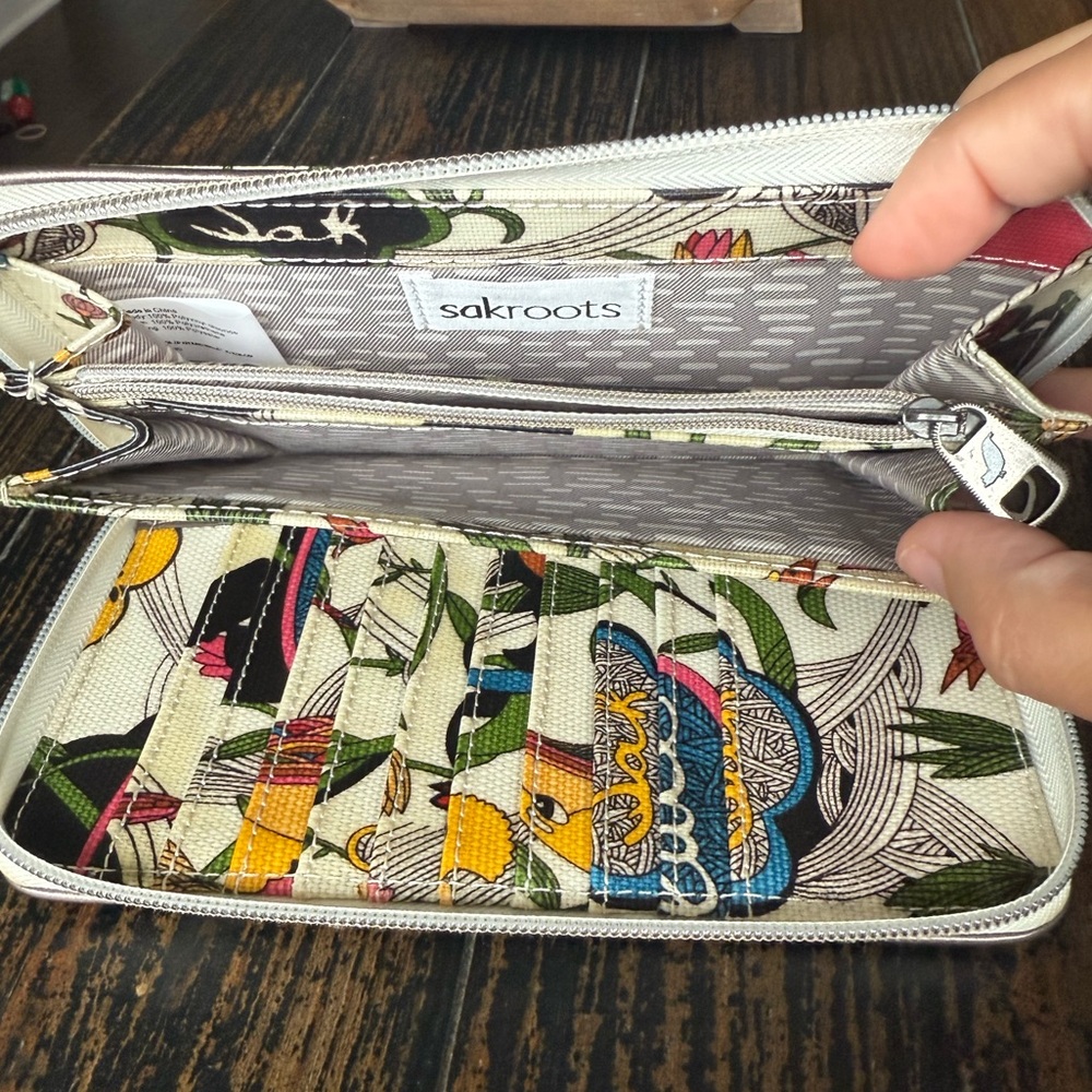 Colorful Sakroots Wallet - Picture 5 of 6